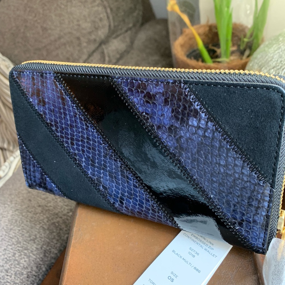 Authentic Tory Burch snake/velvet leather zip around continental wallet🦋